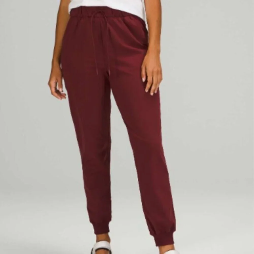 Lululemon Stretch High-Rise Jogger *Full Length in Red Merlot Size 6‎